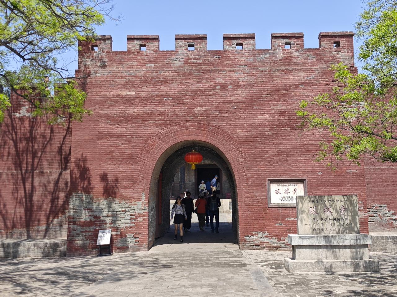 山西平遥双林寺，与平遥古城和平遥镇国寺，同为世界文化遗产。

寺院北齐始建，宋更