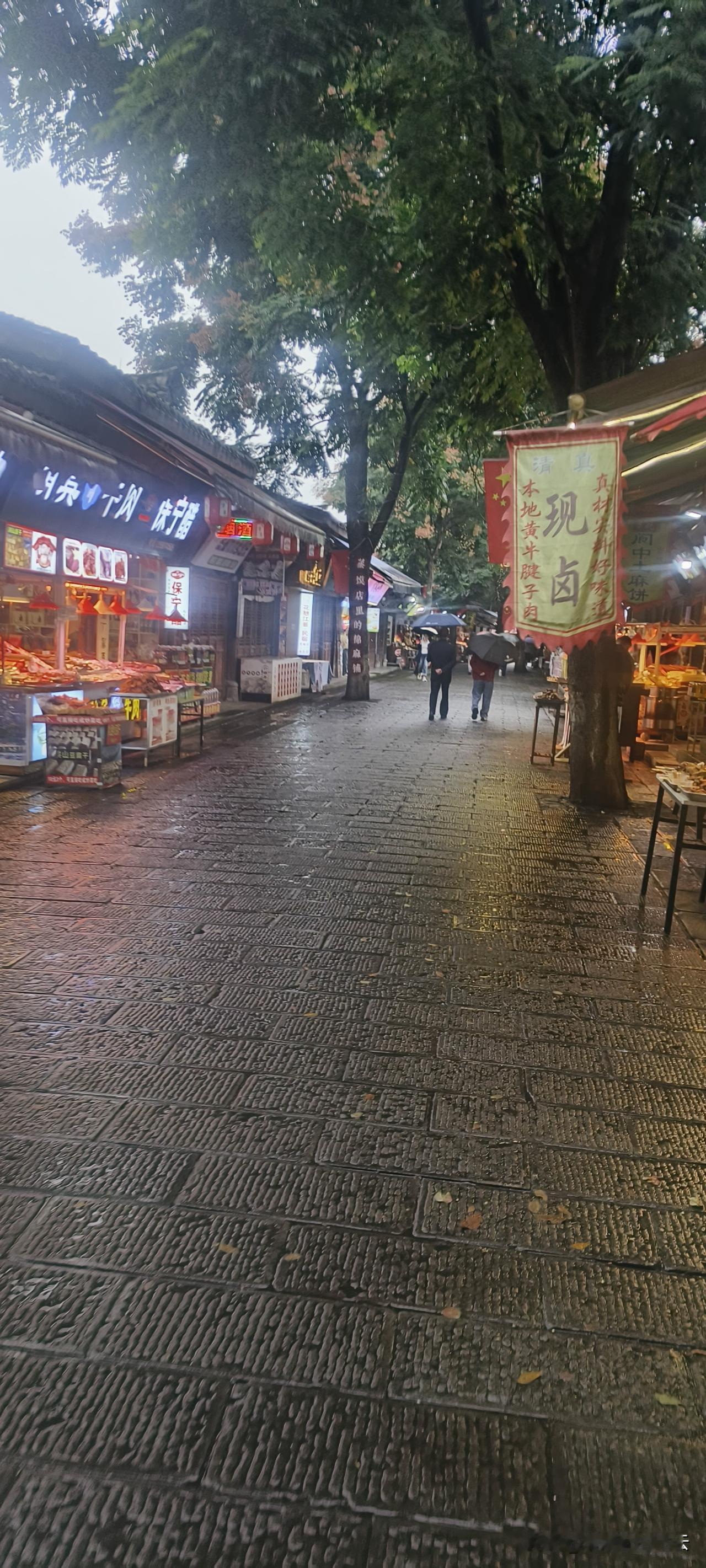 作为文学爱好者，对古城有特殊的情感，古城的古韵风貌，让我仿佛穿越回古代。

第一