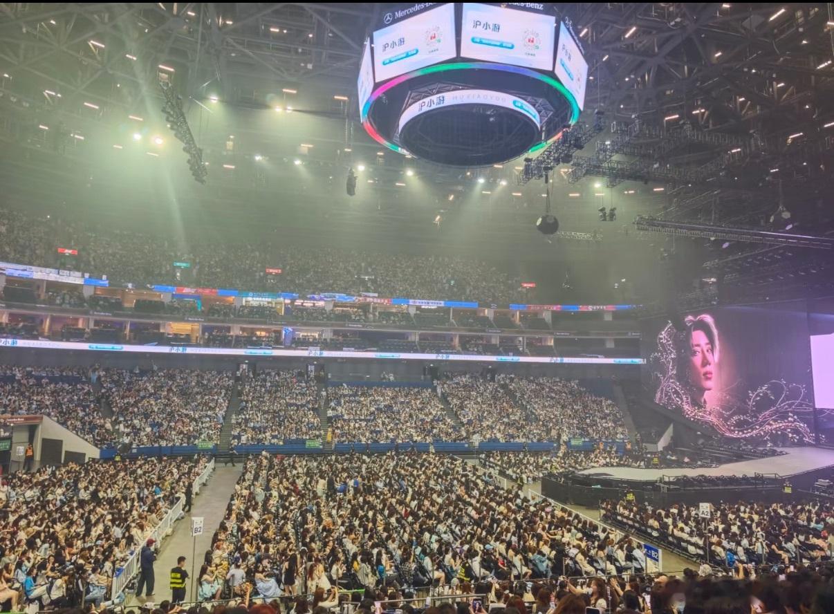 鹭卓上海上座率 亲临梅奔现场就能直观感受到超高人气，场馆内场与所有看台全部坐满，