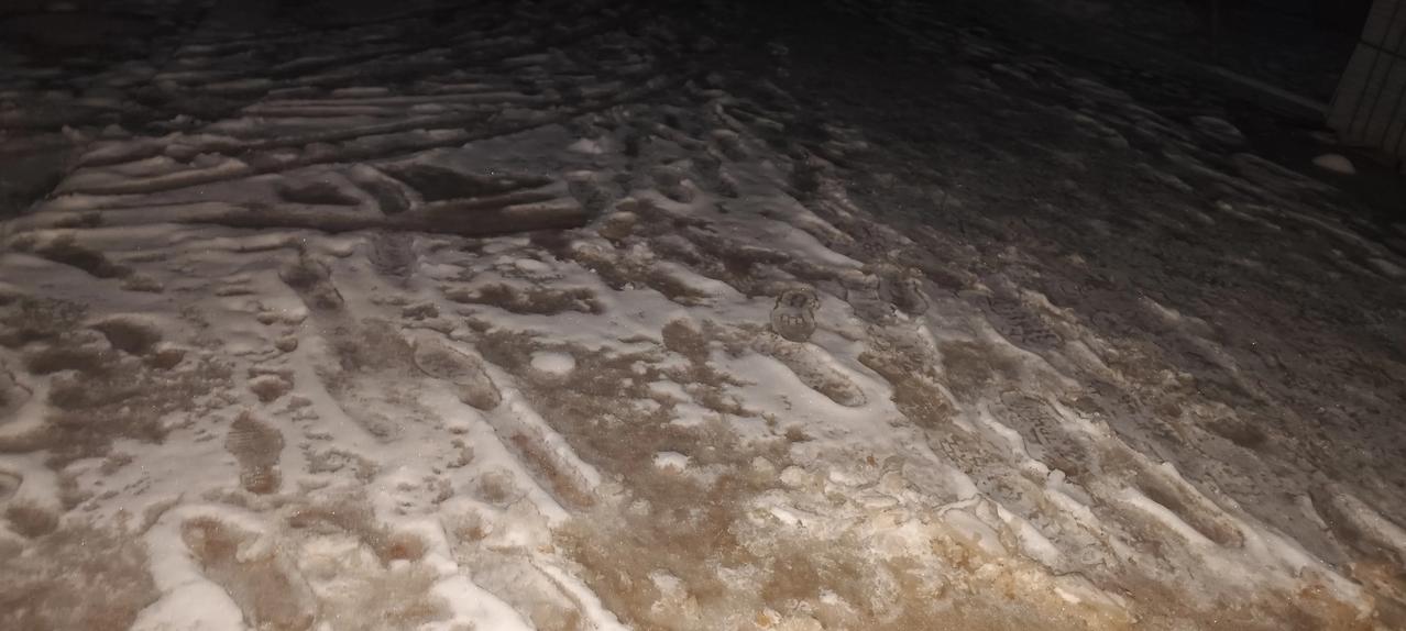 【温馨提醒】安徽的雪来了，风景虽美，但路面湿滑结冰，大家千万小心！

早上骑车时