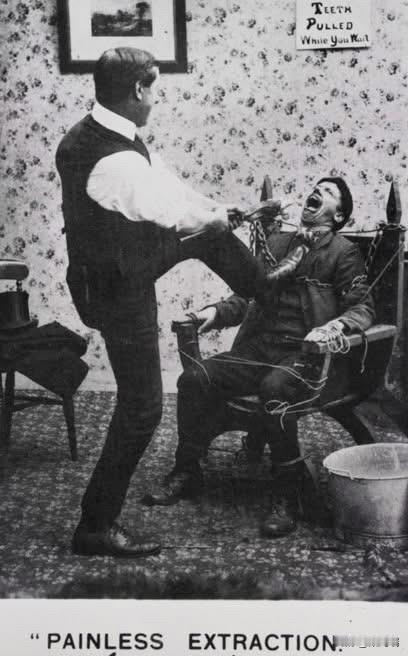 这张照片是一张拍摄于 19世纪末至20世纪初（约1892年至1905年间）的滑稽