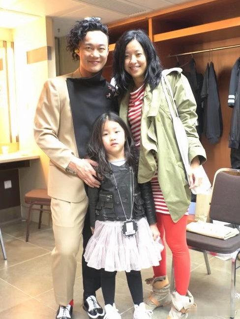 曝陈奕迅带女儿上音综国粤无双 大胆猜一下：前阵子陈奕迅跑去看单依纯演唱会，不会就