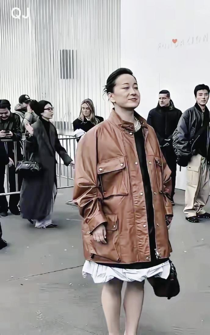 好好的贾玲，怎么减个肥就变姜昆了呢？ ​​​