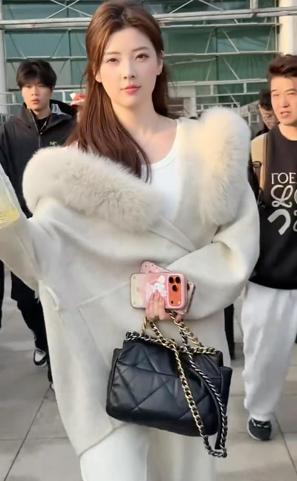 那个是摩擦的，跟你没有关系。家人们，给春晓p个蓝的，又帅又高大。