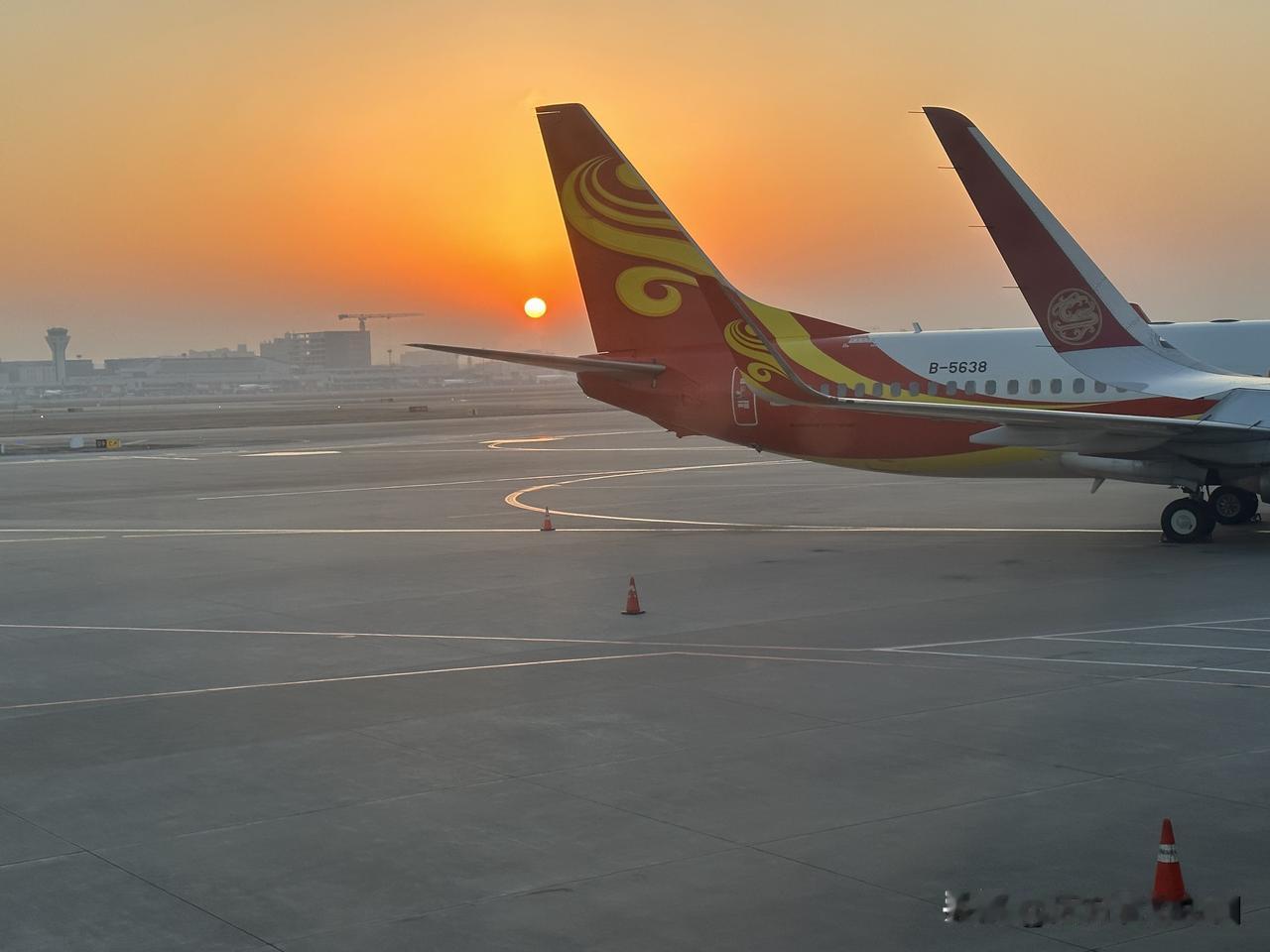 出国旅游，发现各个地区或国家在坐飞机安全检查的时候，都有所不同。
以我们自己最熟