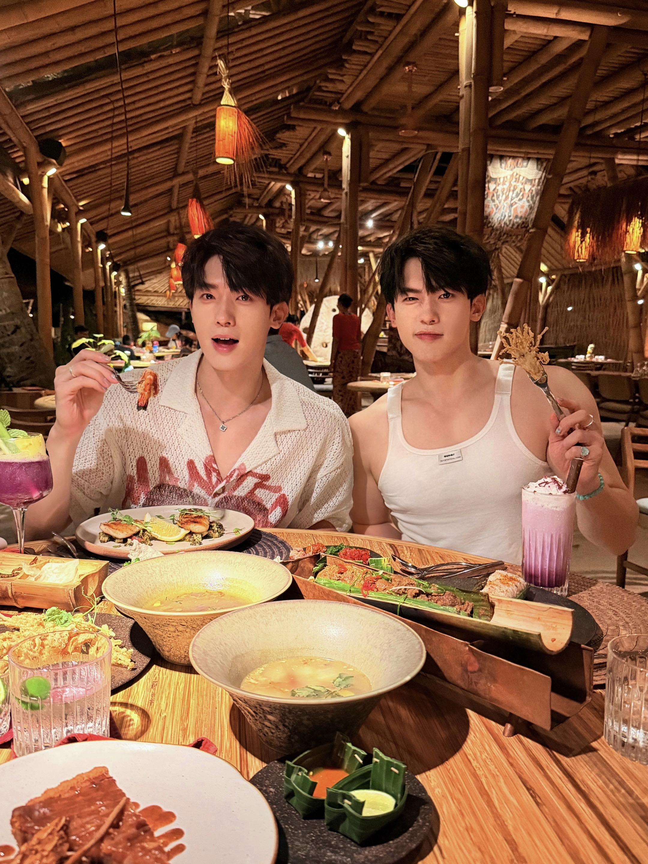 和弟弟1️⃣起品鉴巴厘岛有机竹光晚餐🍽。
