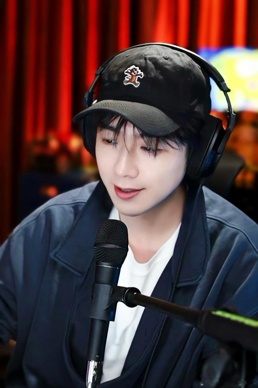 摩登兄弟 没有完美人设，只有真实的坦诚与温柔。听你碎碎念，是最安心的治愈。 