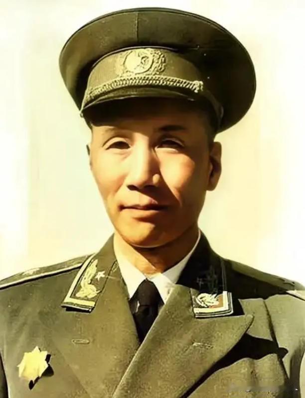 1941年，国军团长准备投奔新四军，谁知夜里却被暗杀，被捅了3刀，却没死。杀手走