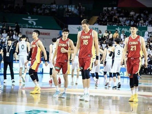 耻辱，中国男篮首次对韩国两连败…郭指导排出的奇葩首发，上半场光顾着限制李贤重，结