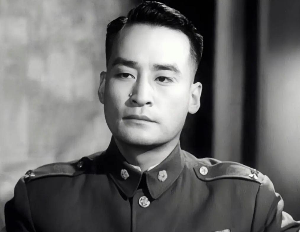 现在的小鲜肉演个霸总都面瘫，你敢信吗？
几十年前，有位老爷子把国民党从少将到上将