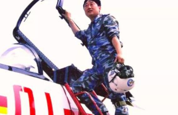 1992年的一次试飞，歼-7X升空后，前两次都出现空中停车。
 
雷强从座舱感受