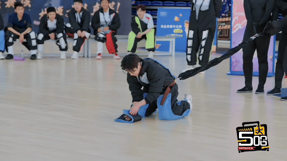 鹿晗高瀚宇老板员工的默契 鹿晗高瀚宇就这样同公司一致对外上一秒还在商量着干一场，