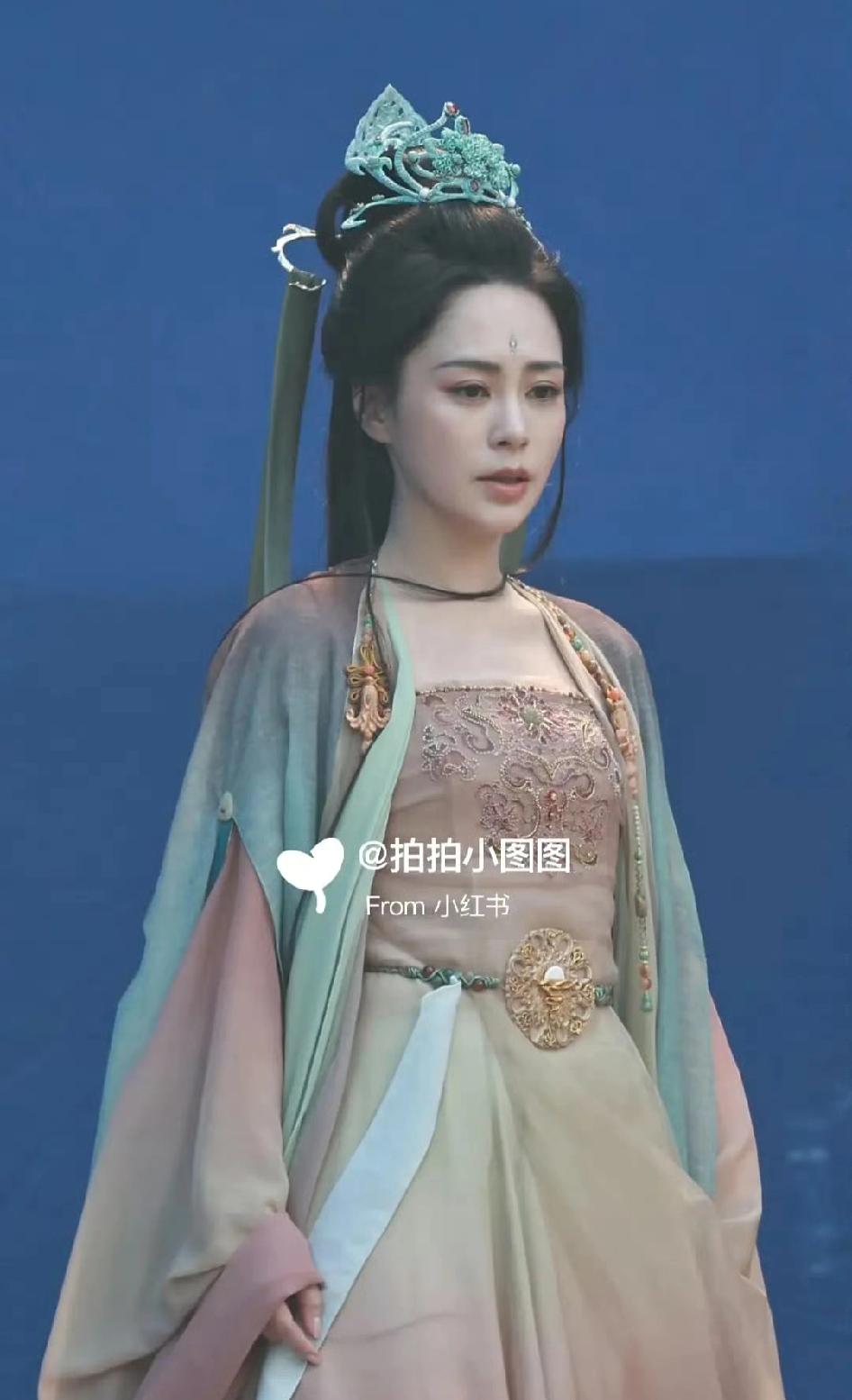 阿娇真的是大美女，拍戏客串从来没有难看过，每次都很惊艳，能看出来其实没怎么化妆，