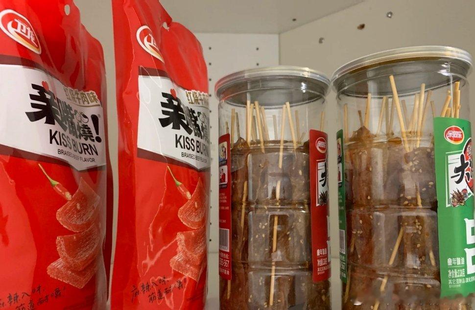 原来留学生也改不掉爱吃辣条的毛病 ​​​