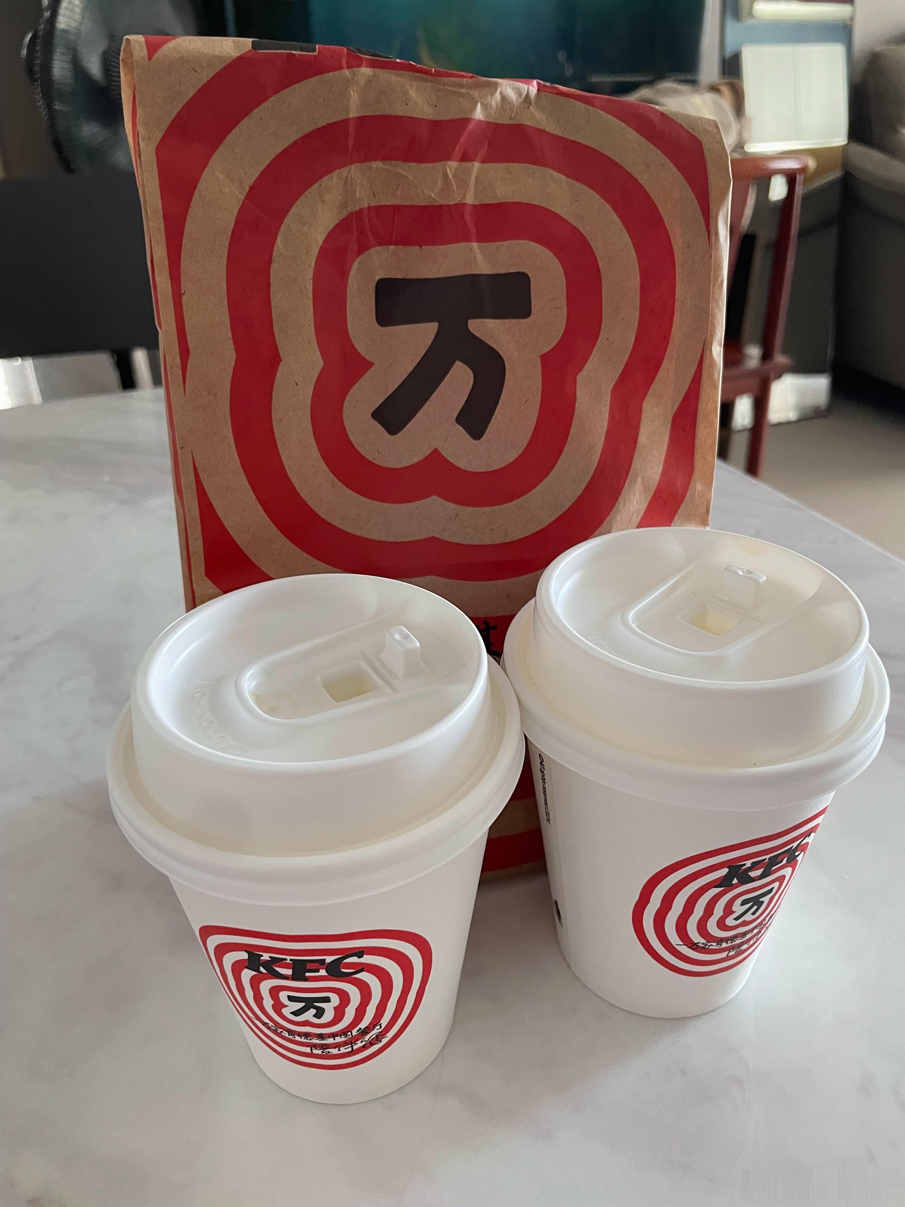 我们家一家四口，早餐都吃不到一起去，孩子每天变着花样买外面的吃，今天点的是肯德基