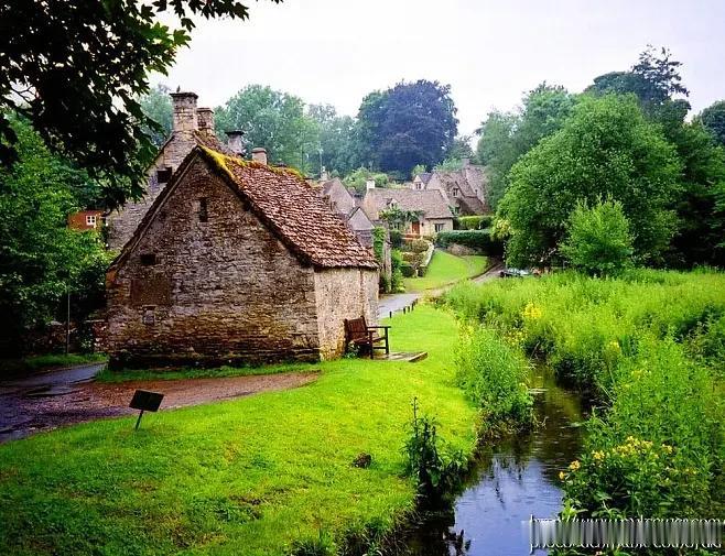 现在农民生活苦吗？我怎么感觉现在的农村就和欧洲一样呢？
不信你看看，现在欧洲的农