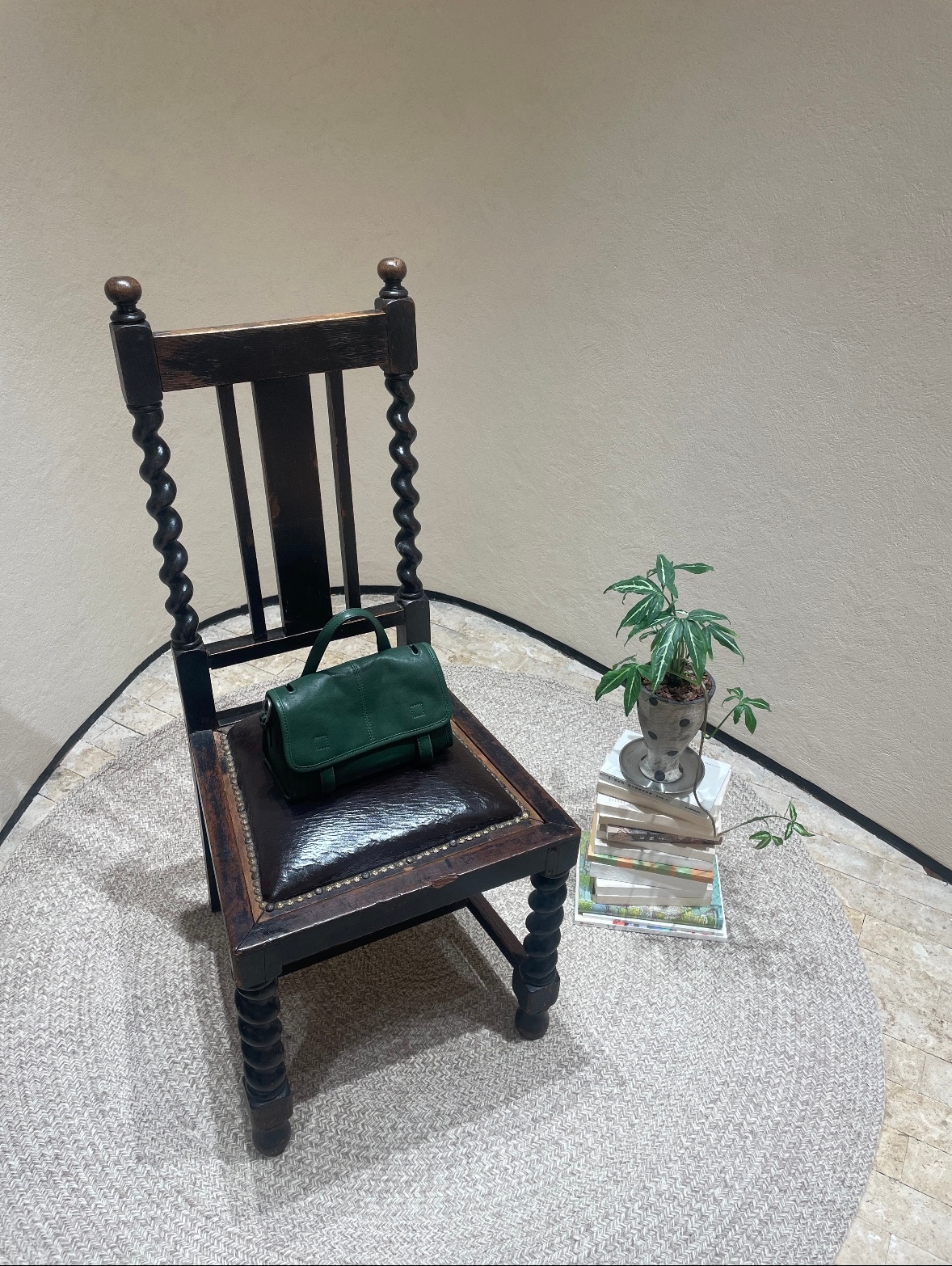 喜欢的东西，自己花钱买就好了，没必要非得等着别人送。人情往来是双向的，每一份馈赠
