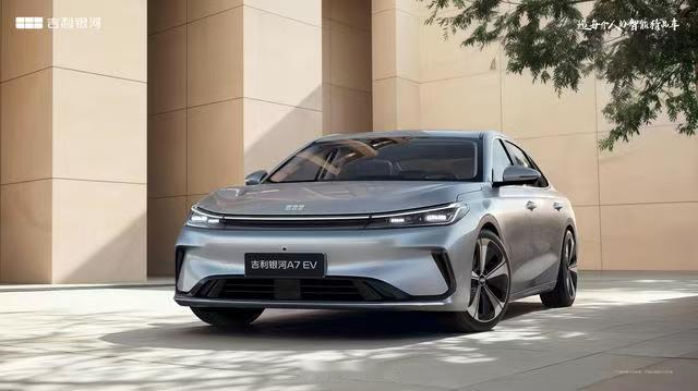 吉利银河A7纯电版官图发布，本月上市，最高续航550公里
吉利银河A7纯电版近日