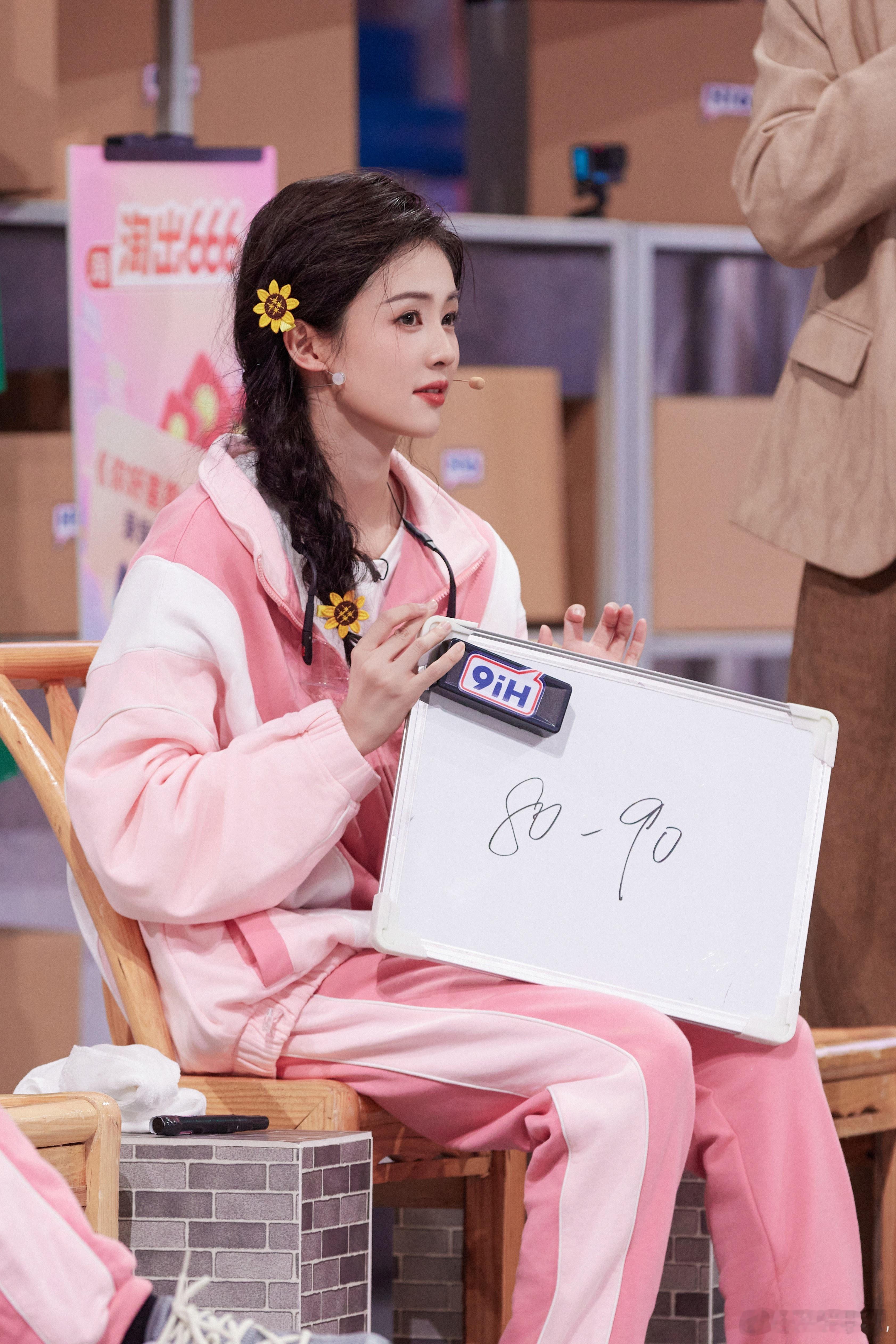 今晚20:10，锁定湖南卫视&芒果tv《 你好星期六 》，来好六街看欢娱影视演员