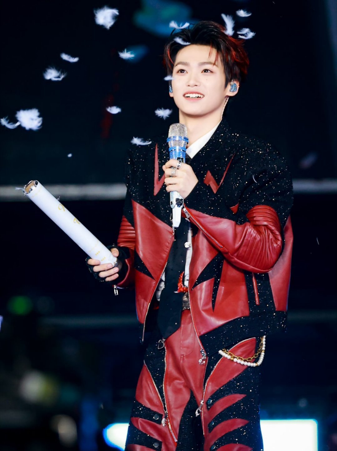 梓渝舞台好棒！舞台表现力绝了！每一场都想让人永远记住！ ​​​