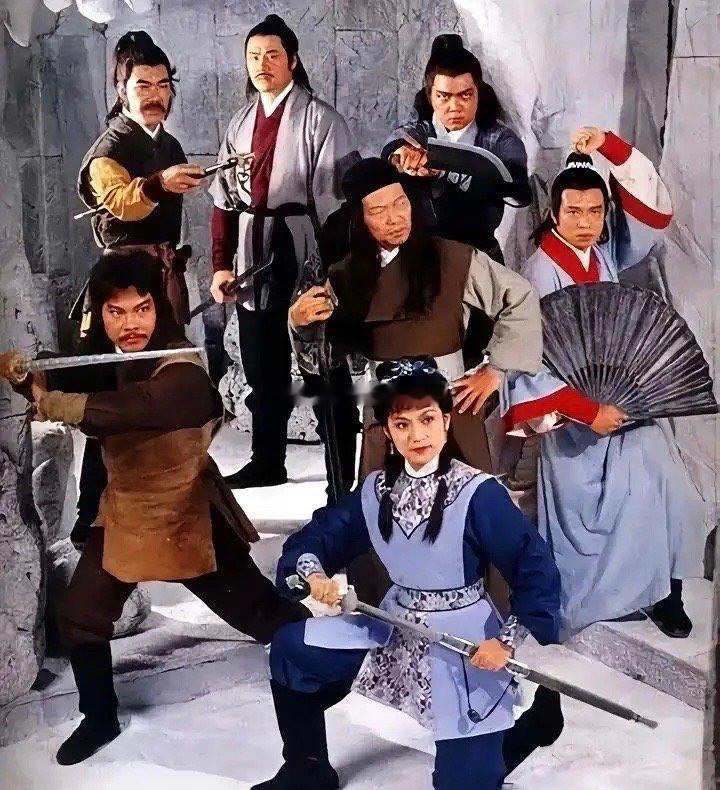说一句台词，证明你认识照片里中间的这个大侠 ​​​
