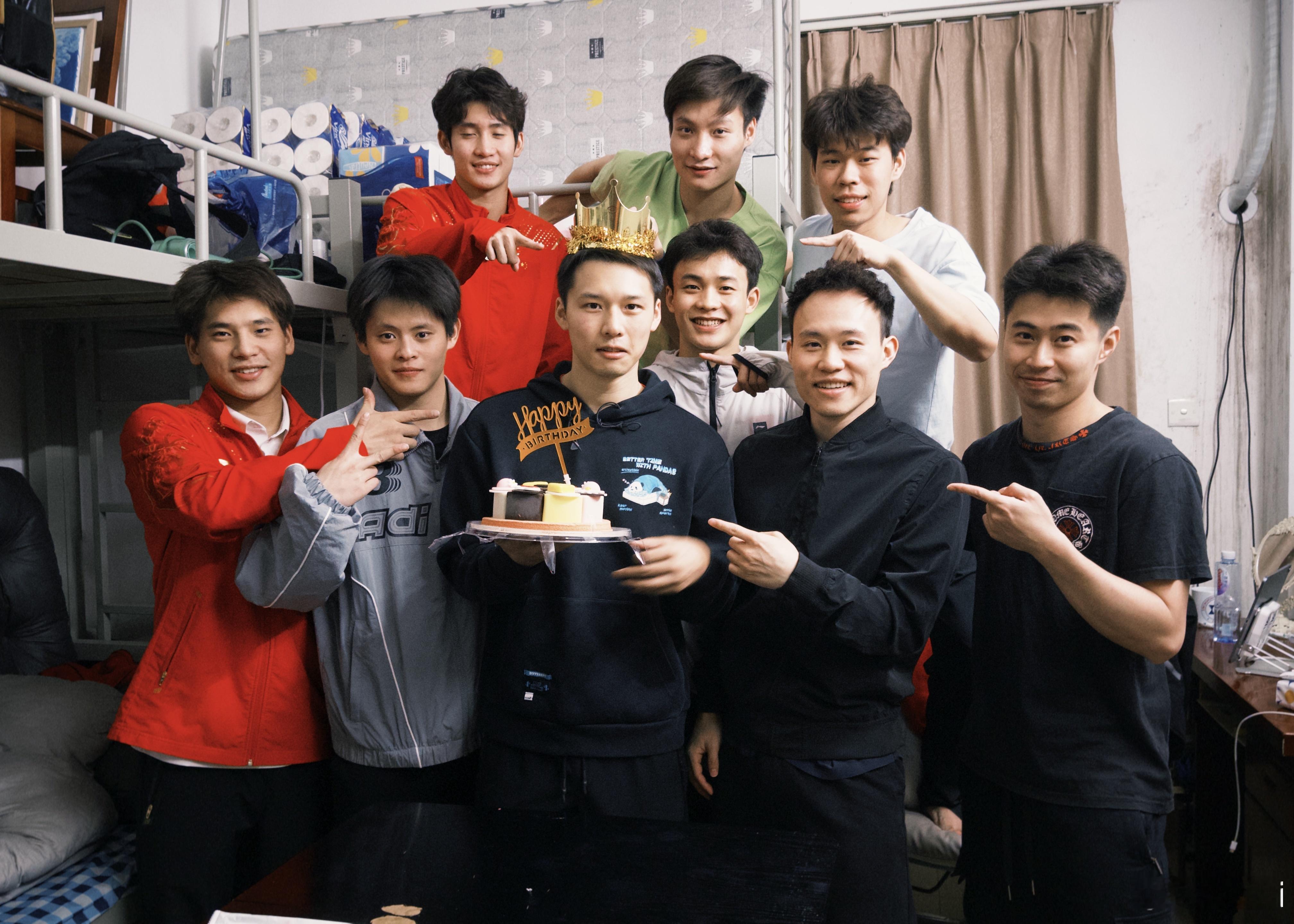 （匆匆忙忙到三张嘢了[允悲][允悲]）三十而立  爱你们呦陈艾森[超话] ​​​