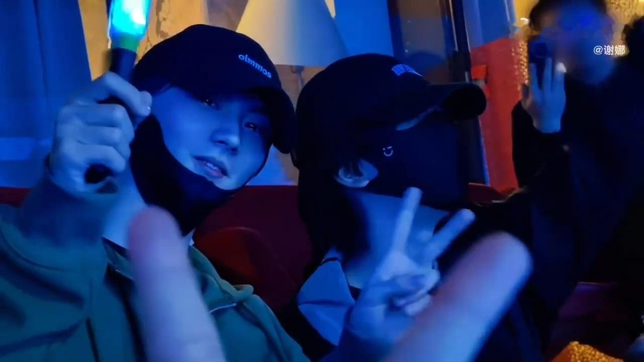 千呼万唤始出来！娜姐终于肯放出来了好萌好嗨的三只谢娜终于放出时代少年团的直拍了 