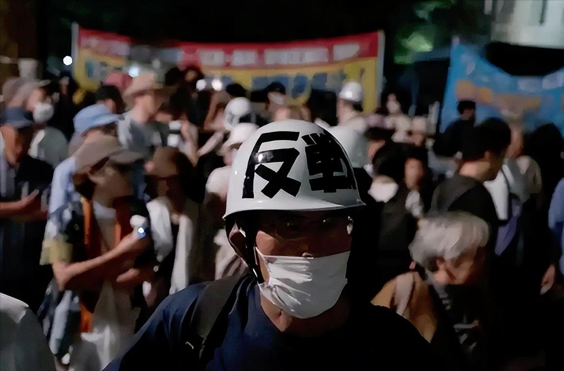 日本政府这是要彻底豁出去了，居然打算把杀伤性武器的出口限制全取消，还想靠卖武器赚