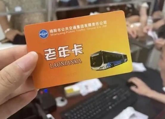 一车全是免票老人，公交公司亏到濒临停线！ 以前公交行业安稳又吃香，现在好多地方都