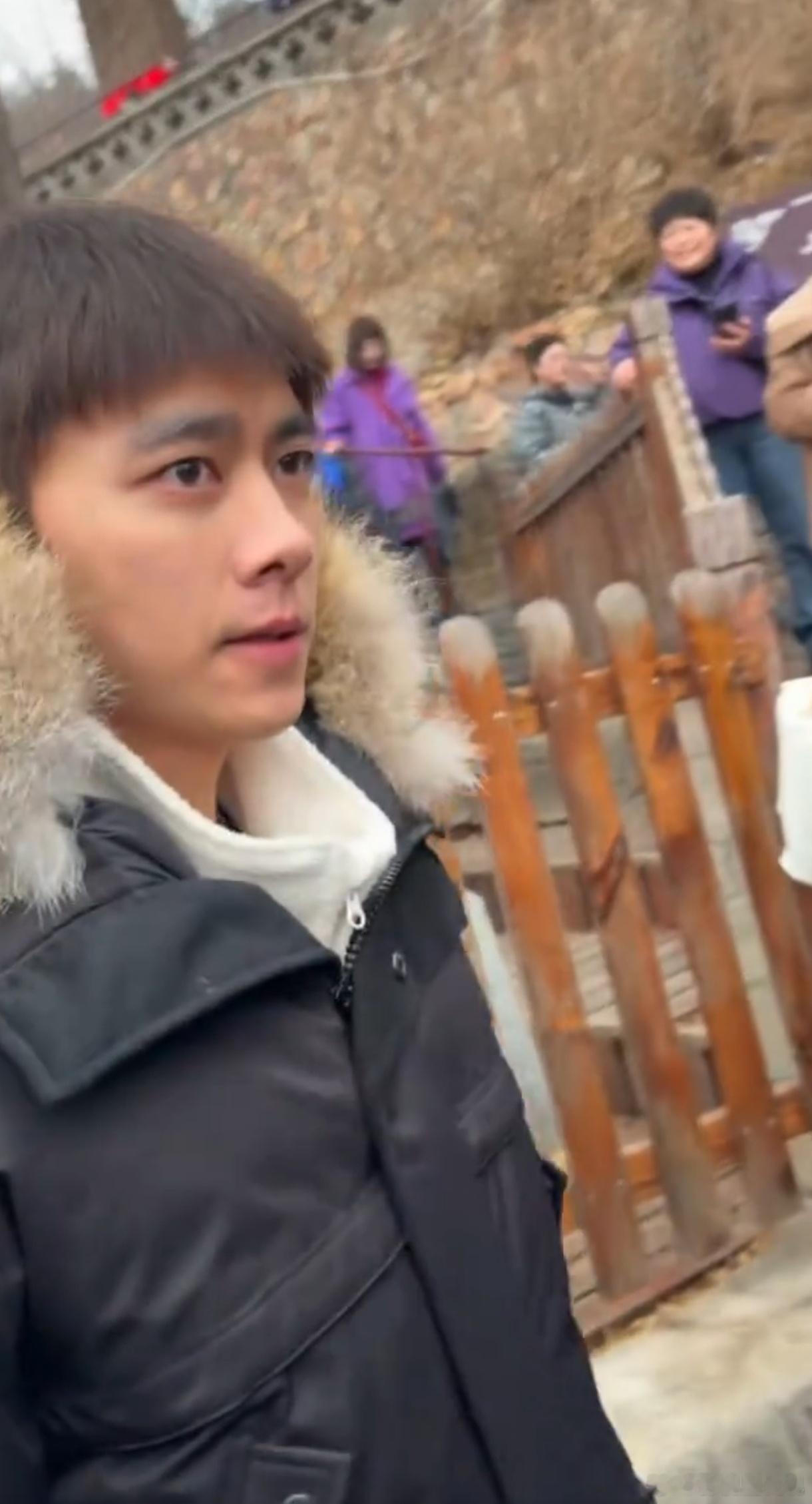 吸毒人员至少半年不得进娱乐场所所以我们李草是不是可以复出了，最近好多人都偶遇了他