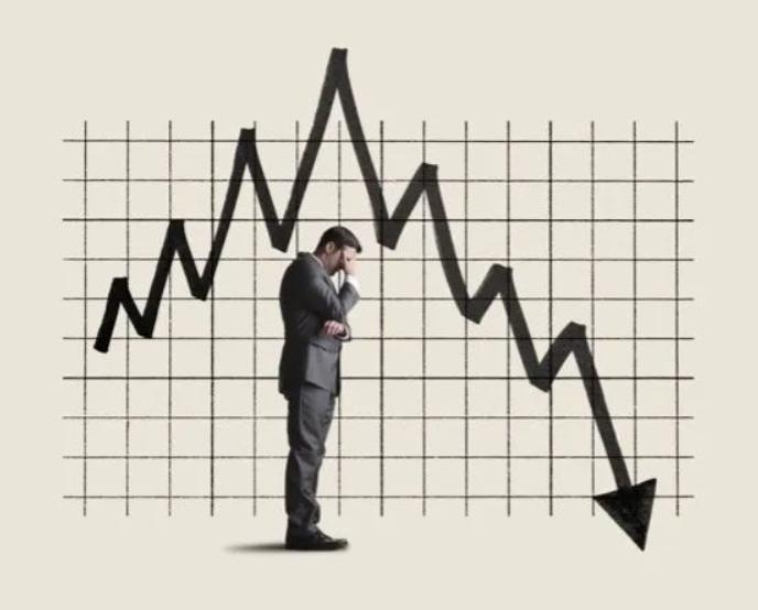 经济危机来的时候，人真的能立刻反应过来自己就在危机里吗？

不一定。但很多变化，