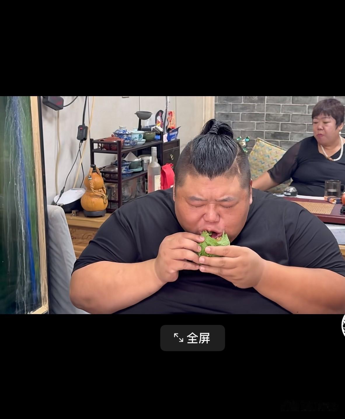 唏嘘！河北吃播胖猴仔现状：玩命干饭落下一身病，减肥复胖后流量彻底跌落

经常刷美