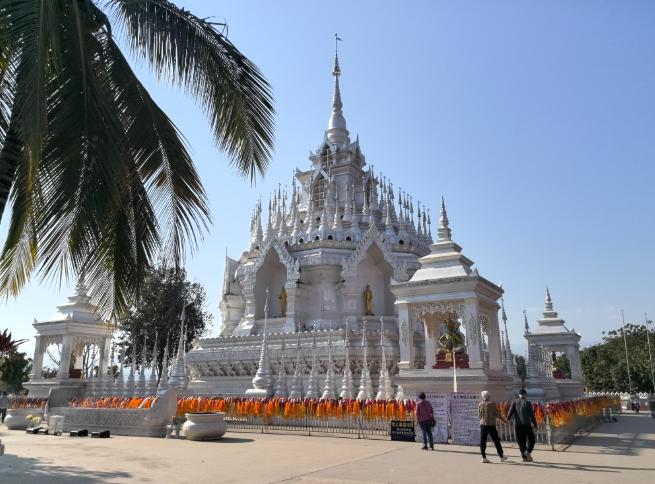 阿联酋服软了！

4月15日，中东媒体传来消息，阿联酋副总统曼苏尔与伊朗议会议长