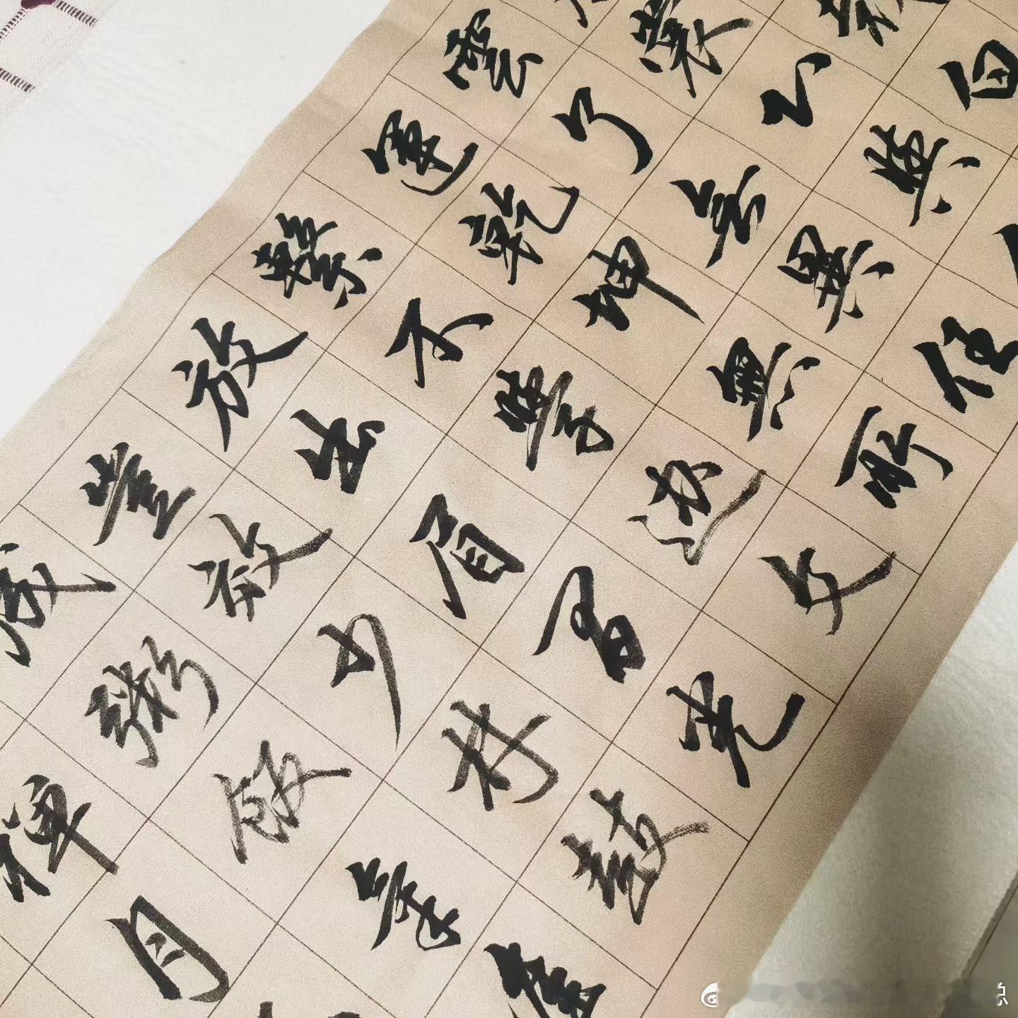 充实的一天就是在家，听听音乐练练字，陶冶一下情操，也让心更静。