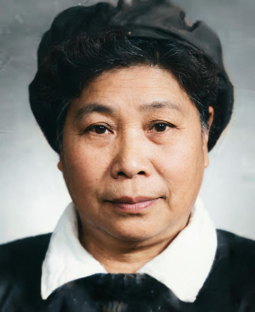 18岁当中央候补委员，21岁任部长！这位传奇女革命家，一生太硬核了。此人是谁？