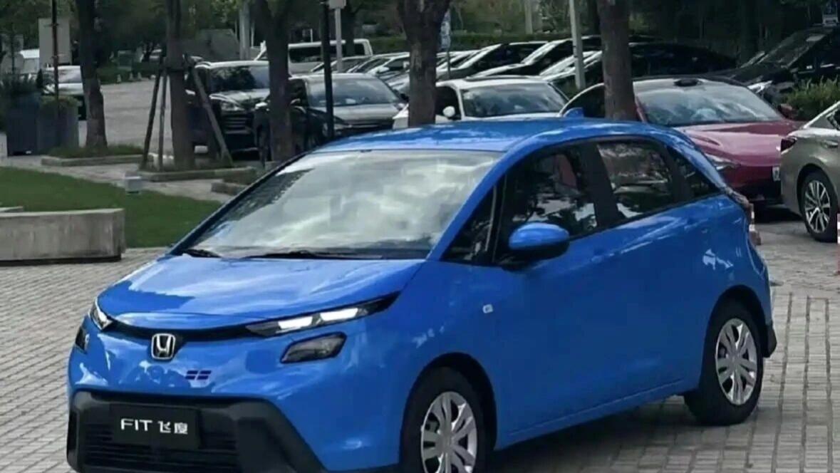 一年卖 2695 辆！飞度跌落神坛，燃油买菜车彻底凉了？曾是 A0 级燃油标杆的