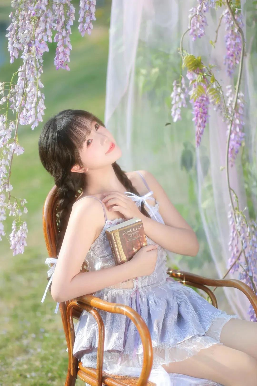 美女的魅力能有多大？紫色的夏日氛围感出片穿搭