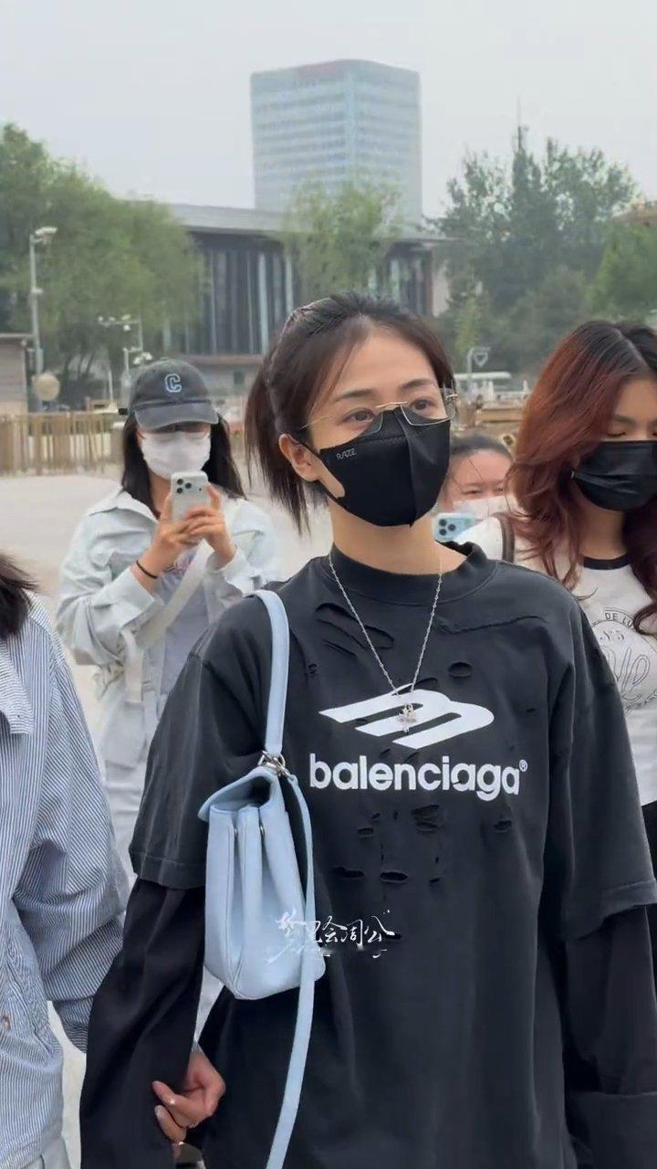 白鹿出发邯郸录制跑男啦就这个高马尾鹿儿酷！😎😎白鹿去邯郸录制奔跑吧白鹿高马尾