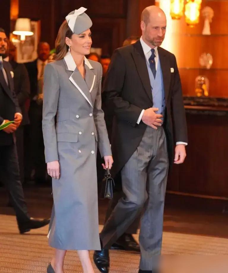 Netflix刚把价值千万美元的茶叶和烘焙粉甩给员工白拿，那边凯特就戴着王冠出来