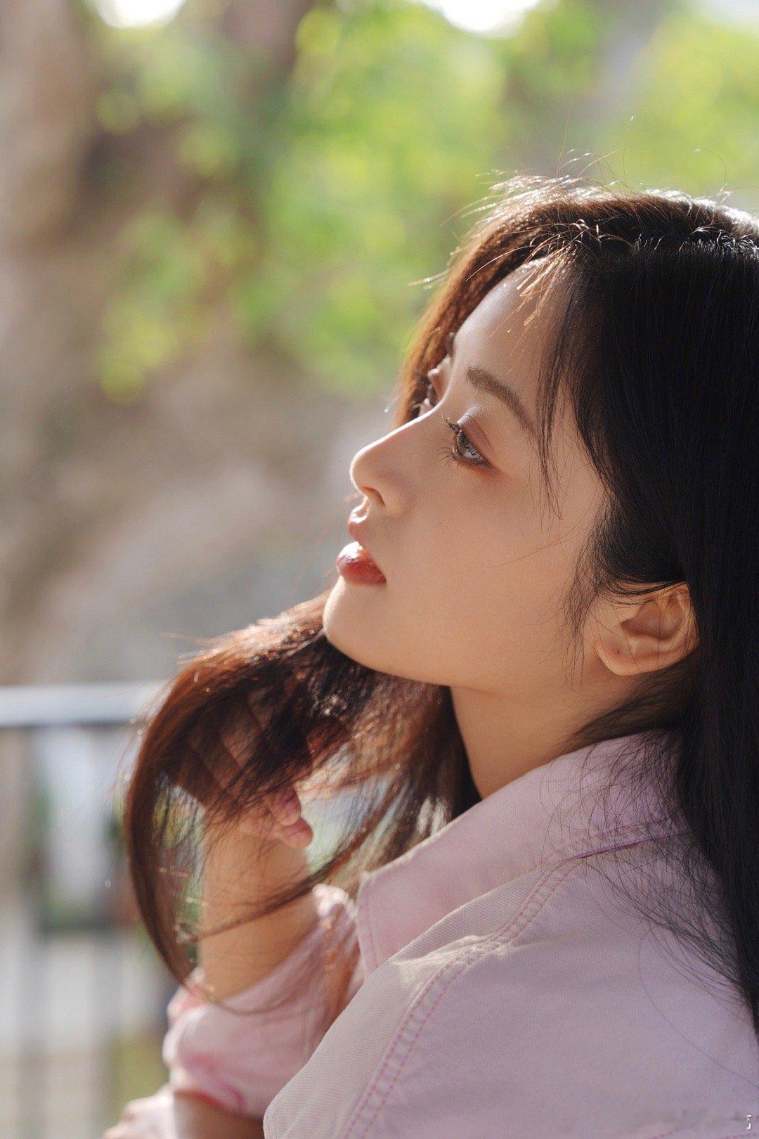 客栈里的暖心瞬间，沈月镜头下的闺蜜氛围感拉满❤️沈月镜头下的闺蜜亲爱的客栈