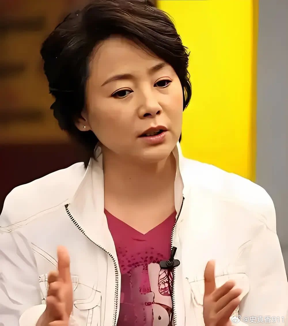 1980年，《庐山恋》最后一场戏，成为了中国影视剧中的第一场吻戏。让张瑜献出了初