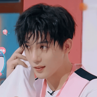 #没认出王安宇#之前现在就出发和hi6的时候就发现综艺显眼包属性，没想到竟然有常