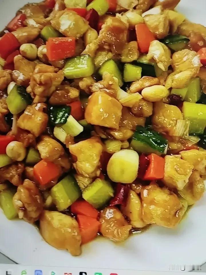 宫保鸡丁这道菜，酱汁可千万别乱调！我之前就吃过乱调酱汁的亏，那味道，简直一言难尽