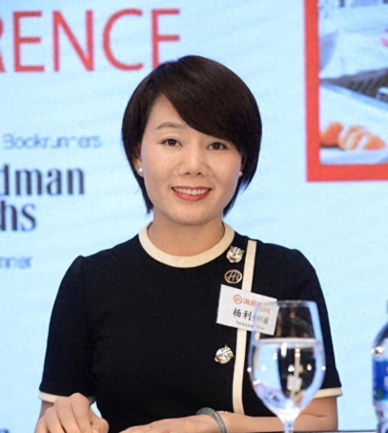 1994年，四川一女子为给哥哥还债，不惜陪伴老板24年，没想到老板后来大手一挥，