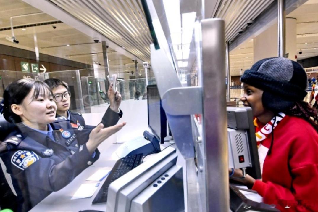 中国免签朋友圈持续扩容 国家移民管理局8月20日发布新政，即日起吉尔吉斯斯坦、越