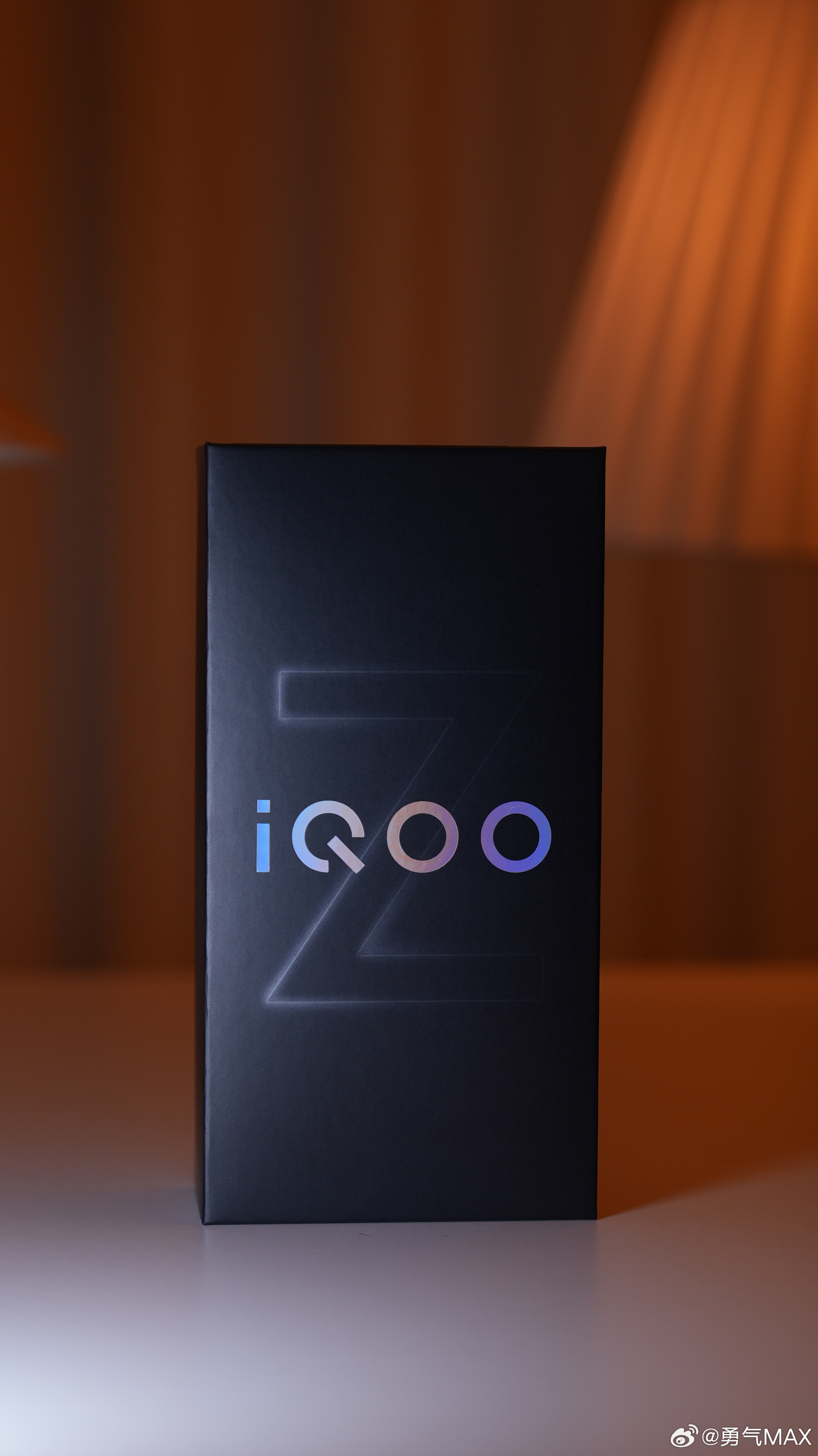 给iQOO Z11 Turbo拍了一组图极夜黑配色果然经典 