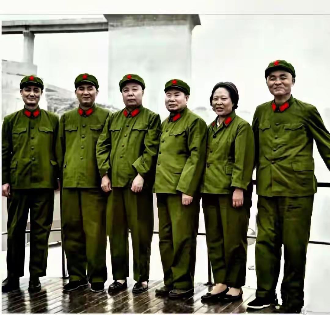 他们都是开国元勋，你敢打赌，能把这几位认出来的，绝对是历史课代表，我立即拜你为师