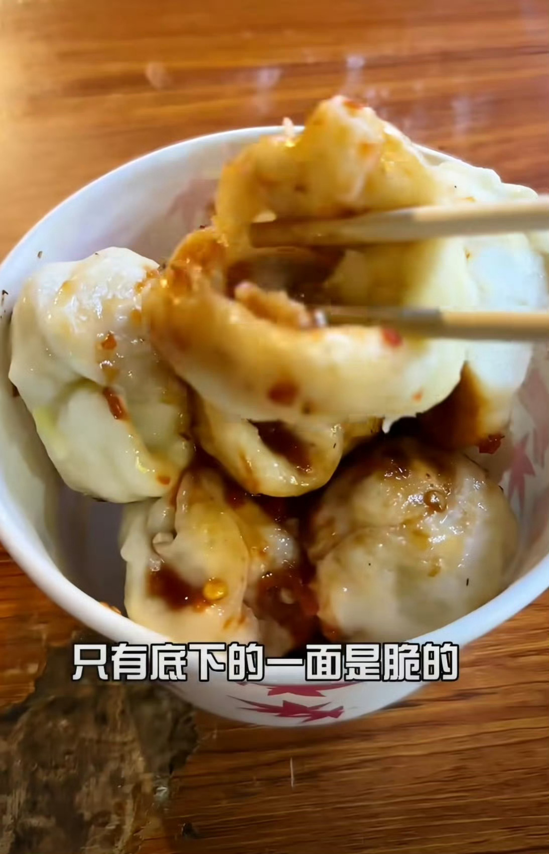 一到深夜武汉人的零食dna就动了夜幕降临，属于武汉人的宵夜时刻正式上线。各类卤味