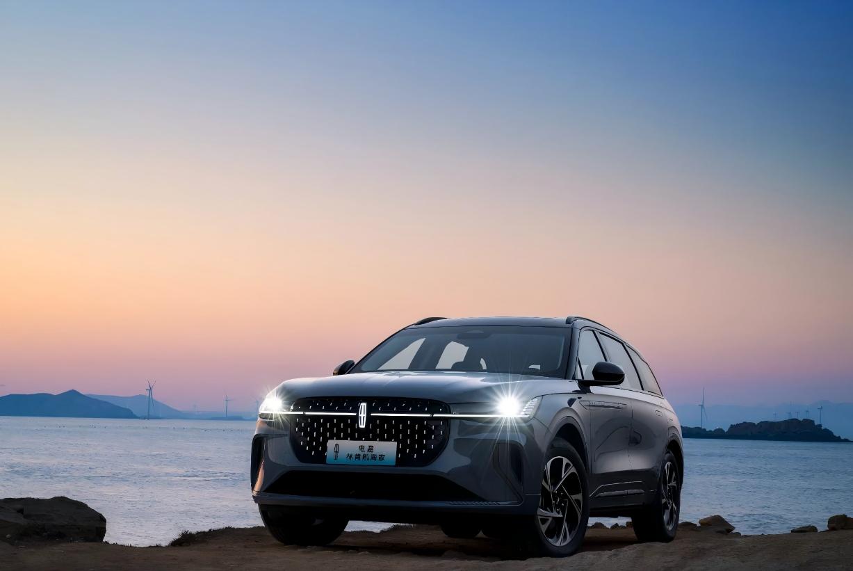 全路况舒适游艇，护航每一段京城出行
在北京，快节奏与慢生活需要完美平衡。
国贸早