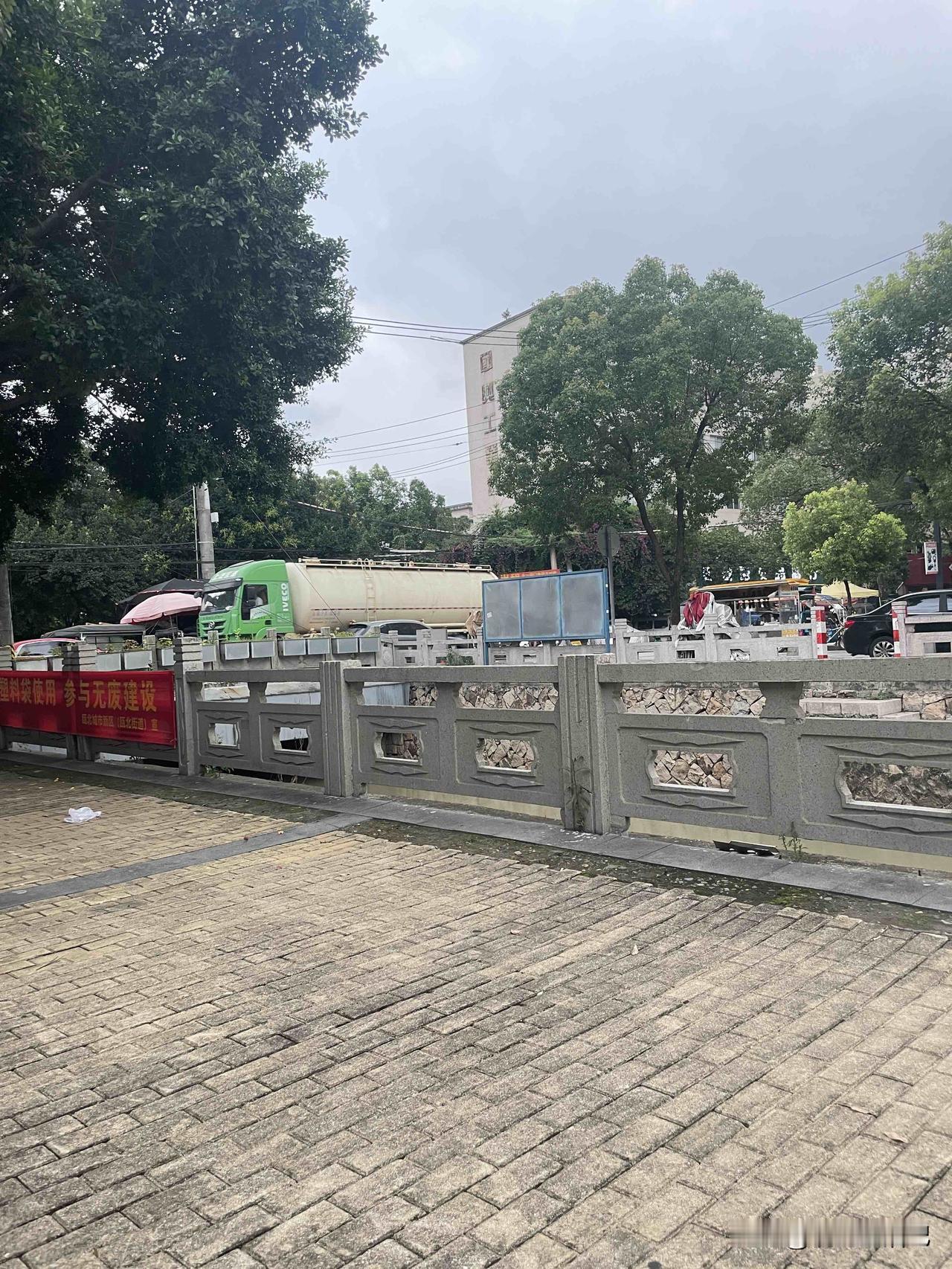 不知道大家有没有留意到Ai短剧正在兴起，曾经风光无限的演员这个职业好像开始走下坡